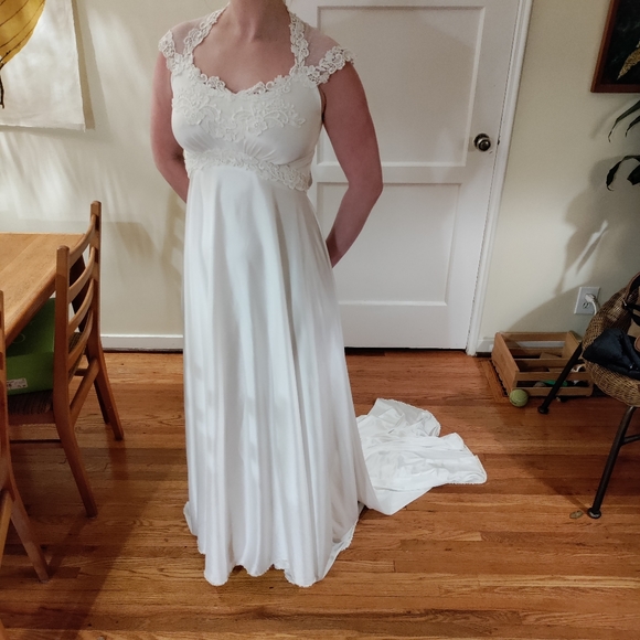 Vintage Wedding Dress - Picture 2 of 9